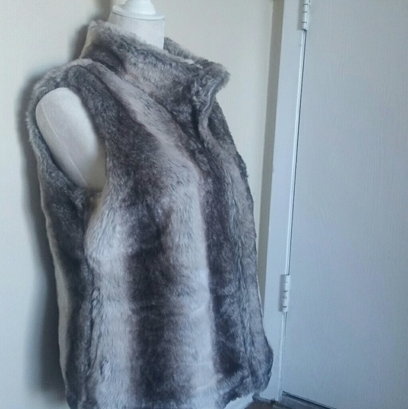 Capelli of New York faux fur vest - Picture 2 of 5